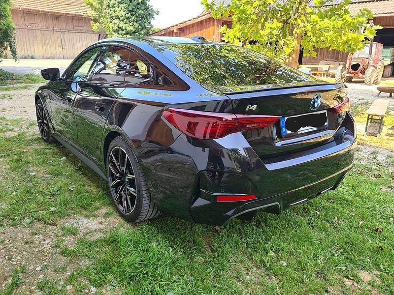 Schwarz Gebraucht 2024 BMW i4 Shadowline Limousine | 51.000 € (Fairer Preis) - Bild 1/4