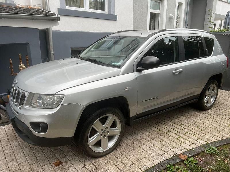Gebraucht Jeep Compass Limited 136 PS (100 kW) 2013 Silber SUV