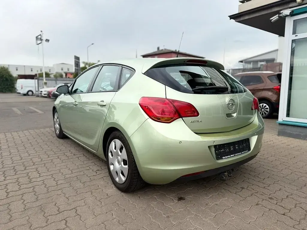 Brugt Opel Astra Edition 116 HK (85 kW) 2010 Grøn Sedan