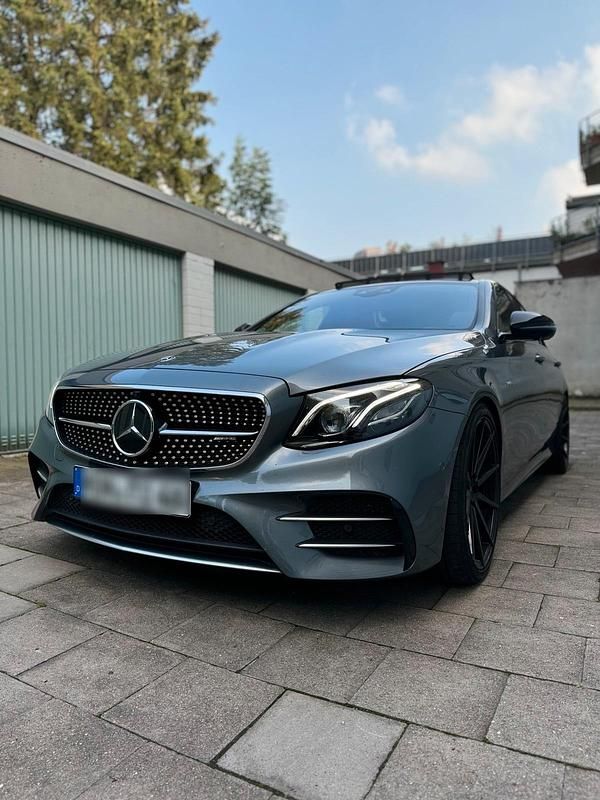 Grau Gebraucht 2021 Mercedes E53 AMG AMG Limousine | 59.999 € (Fairer Preis) - Bild 1/4