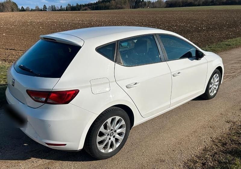 Second-hand Seat Leon Style 110 CP (80 kW) 2015 Alb Berlinǎ