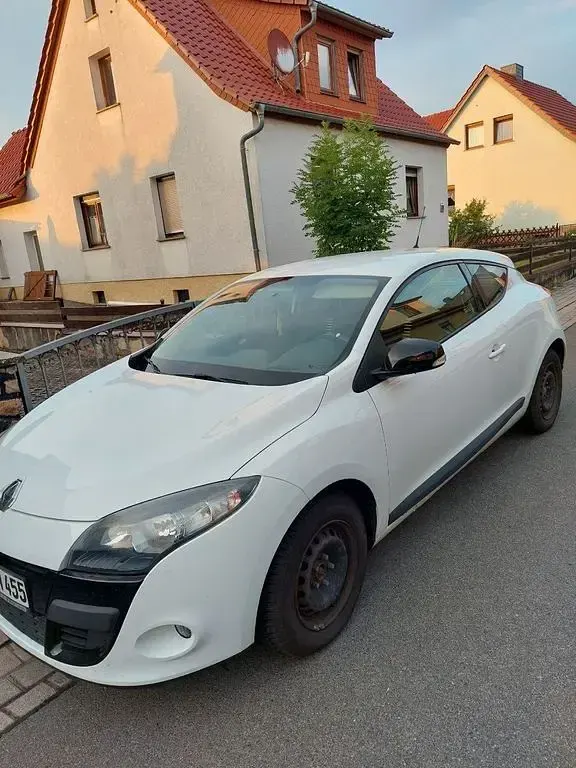 Gebraucht Renault Mégane Coupé Dynamique 110 PS (80 kW) 2011 Weiß Coupé