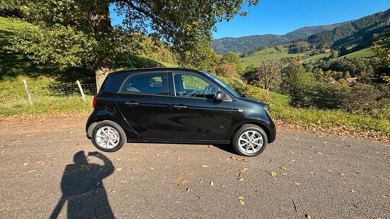 Schwarz Gebraucht 2018 Smart ForFour Kleinwagen | 7.300 € (Guter Preis) - Bild 1/4