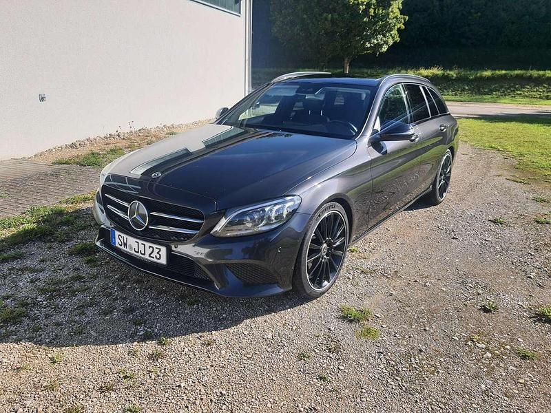 Schwarz Gebraucht 2018 Mercedes C300 Night Kombi | 24.000 € (Fairer Preis) - Bild 1/4