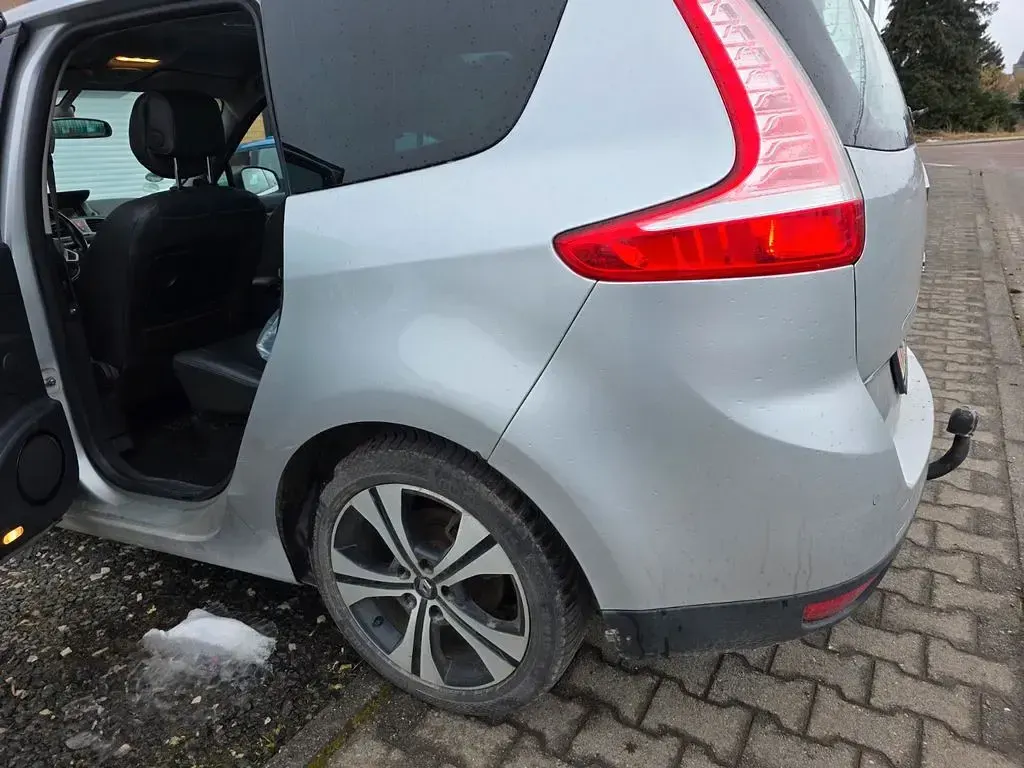 Gebraucht Renault Grand Scénic Dynamique 106 PS (77 kW) 2011 Silber Van / Kleinbus