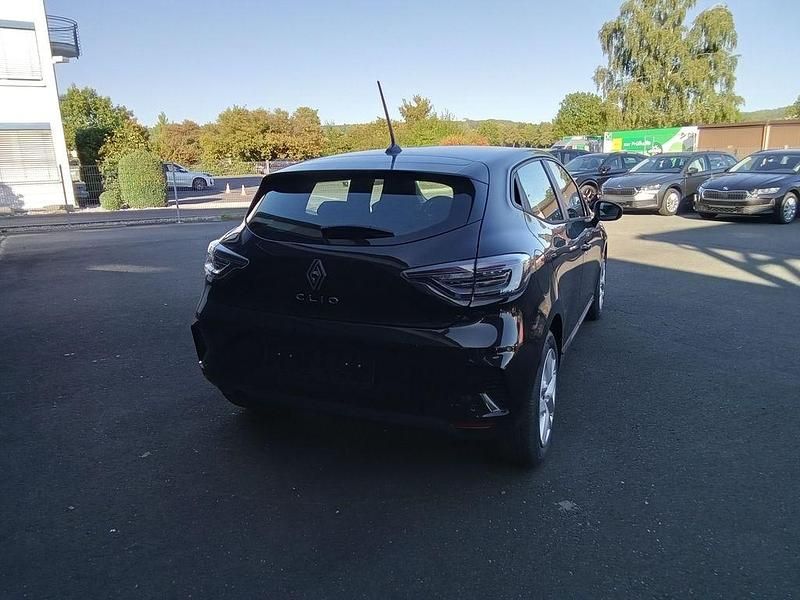 Używany Renault Clio V Evolution 91 KM (66 kW) 2025 Czarny Hatchback
