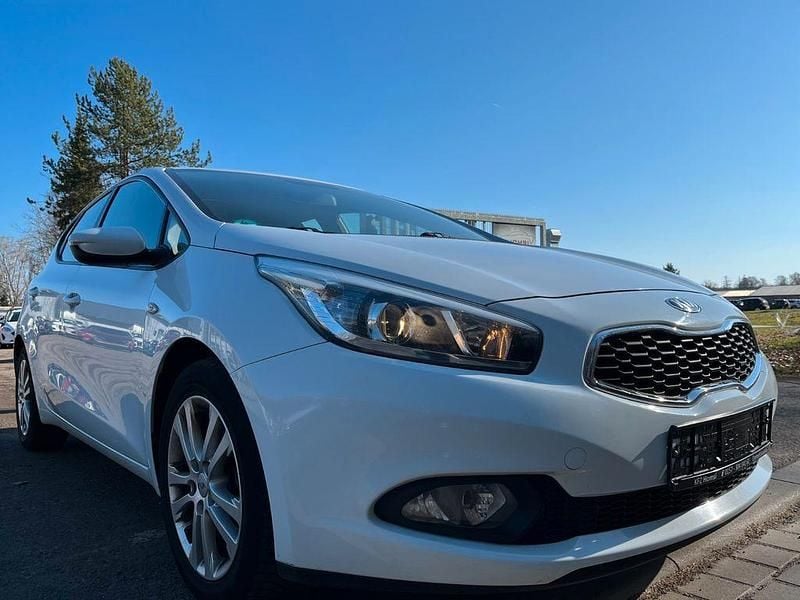 Gebraucht Kia Ceed Edition 7 135 PS (99 kW) 2015 Weiß Kleinwagen