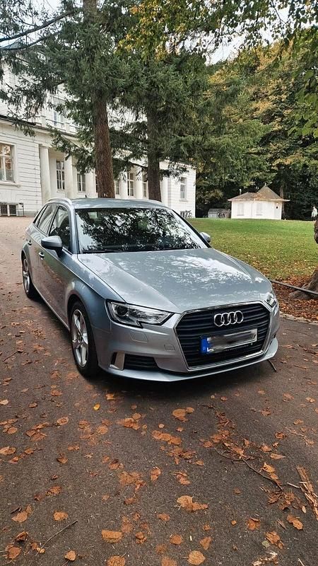 Silber Gebraucht 2019 Audi A3 Sport Limousine | 18.100 € (Guter Preis) - Bild 1/4