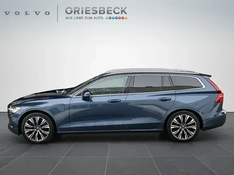 Używany Volvo V60 Plus 455 KM (334 kW) 2022 Niebieski Kombi