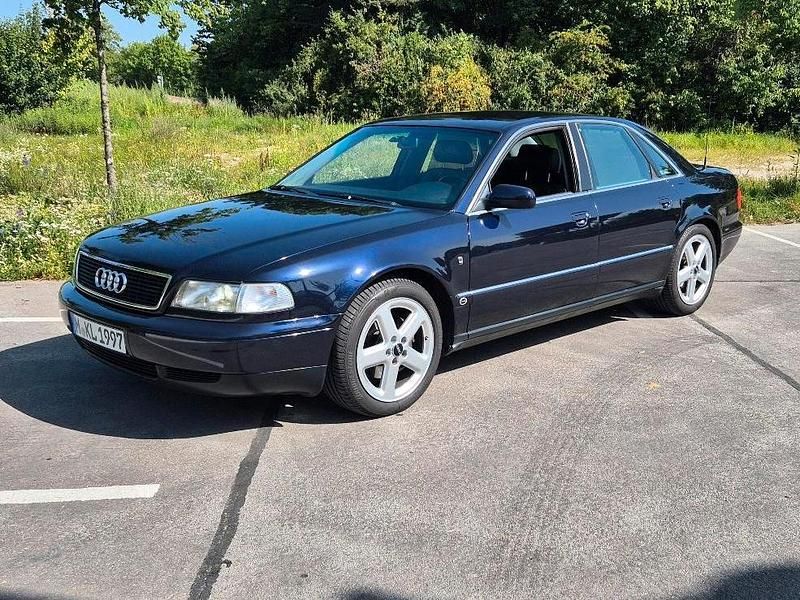 Blau Gebraucht 1997 Audi A8 Limousine | 6.490 € - Bild 1/4