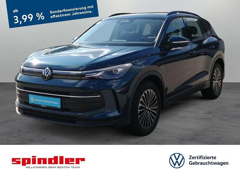 Nightshade blue metallic Gebraucht 2024 VW Tiguan Life SUV | 33.580 € (Fairer Preis) - Bild 1/3