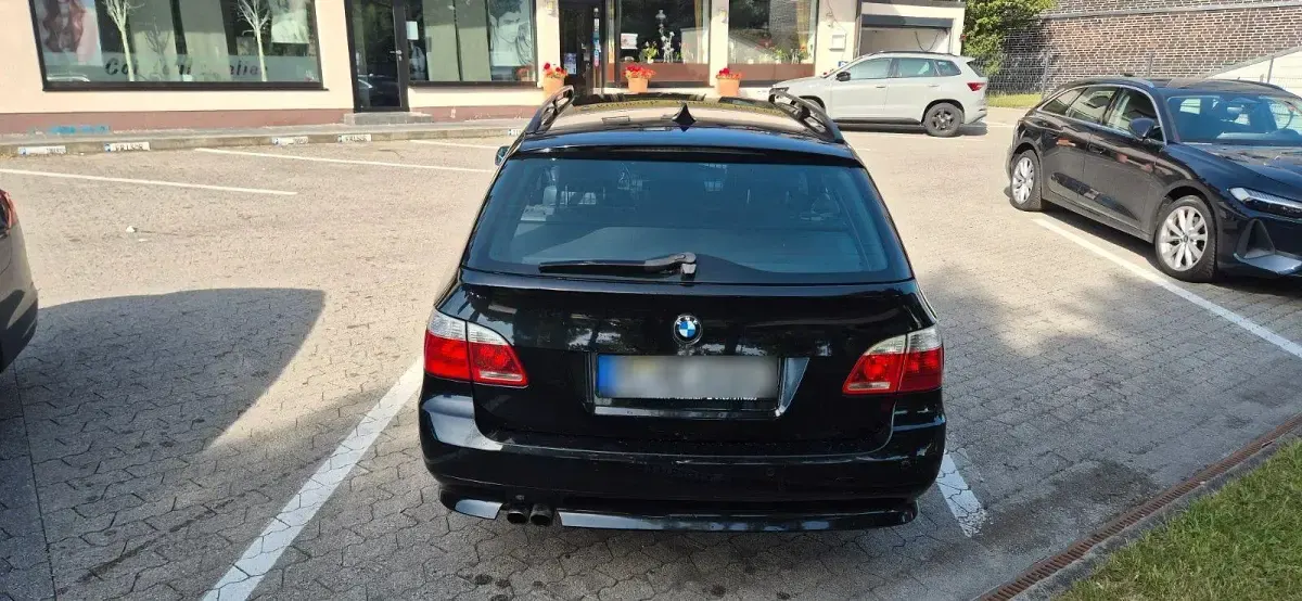 Gebraucht BMW 525 Sport Line 177 PS (130 kW) 2007 Schwarz Kombi