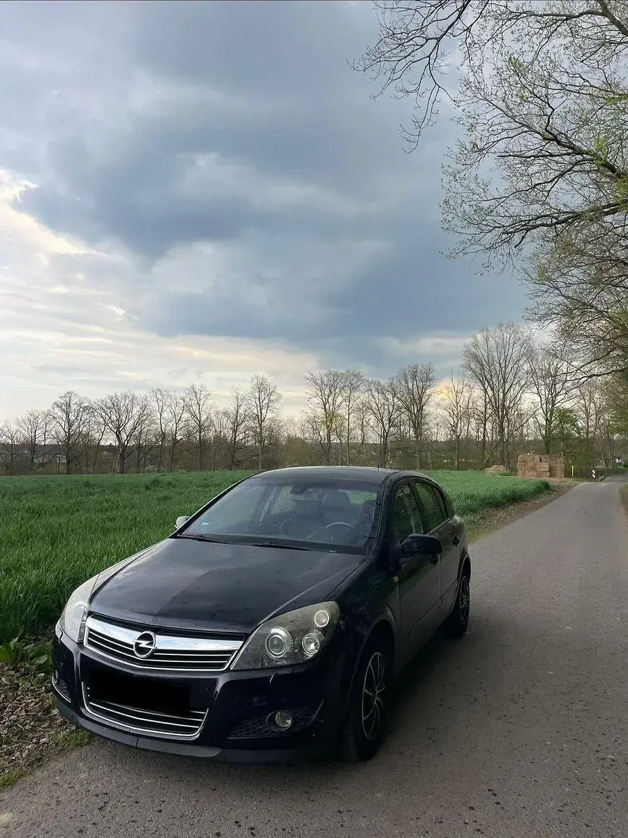 Gebraucht Opel Astra 116 PS (85 kW) 2009 Schwarz Limousine