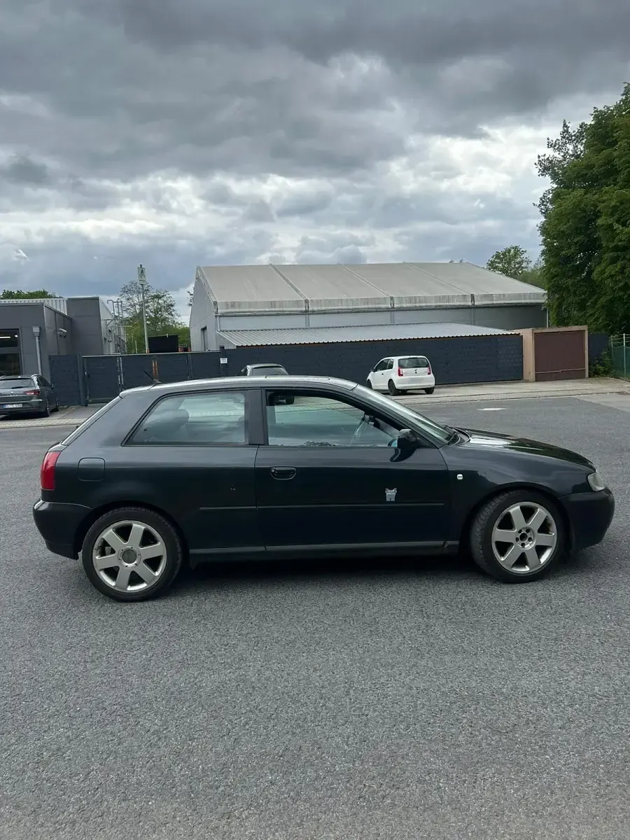 Second-hand Audi A3 125 CP (91 kW) 1996 Negru Hatchback