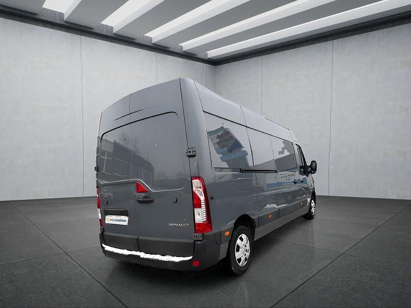 Grau Gebraucht 2023 Renault Master Limousine | 29.749 € (Etwas zu teuer) - Bild 1/4