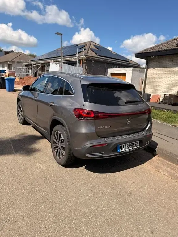 Gebraucht Mercedes EQA250 139 kW (190 PS) 2023 Grau SUV
