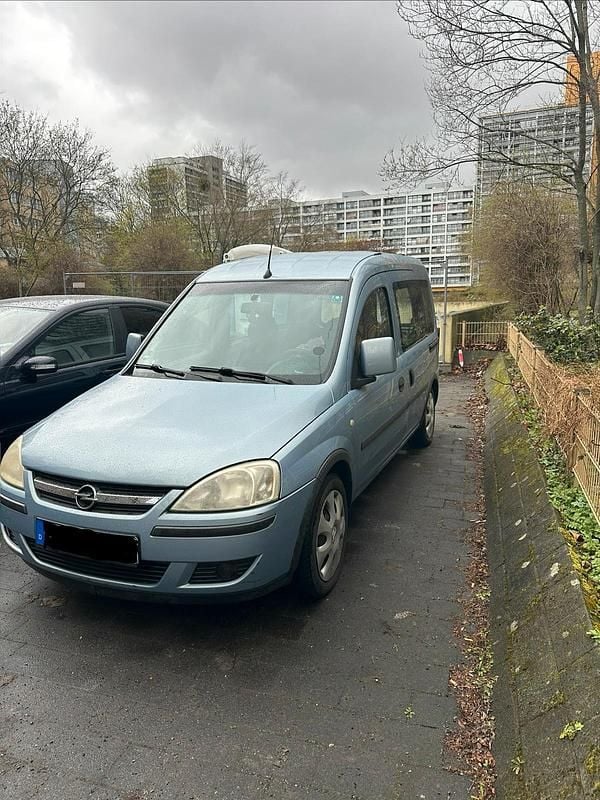 Second-hand Opel Combo 97 CP (71 kW) 2006 Albastru Monovolum