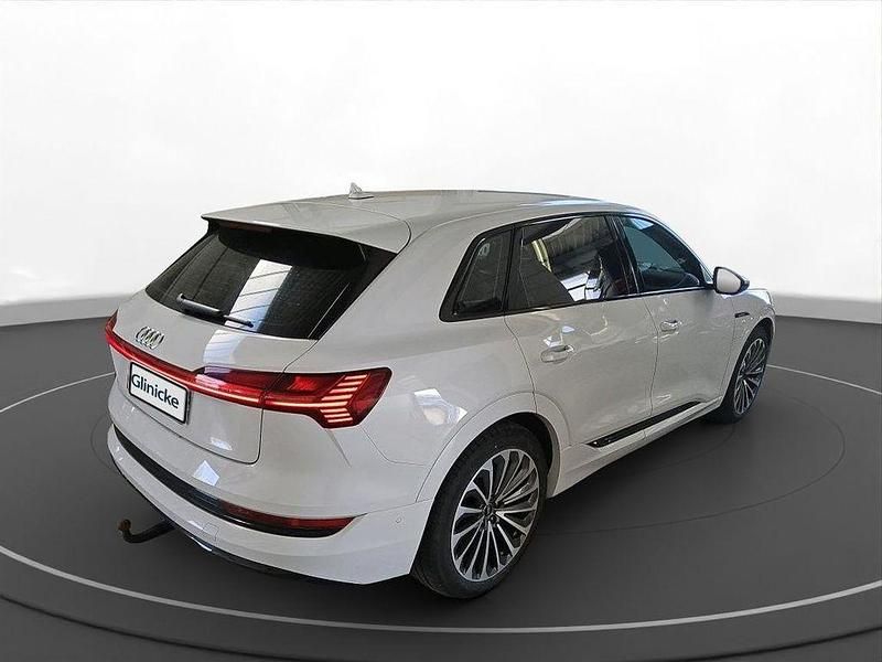Gebraucht Audi e-tron Advanced 300 kW (408 PS) 2023 Gletscherweiß metallic SUV