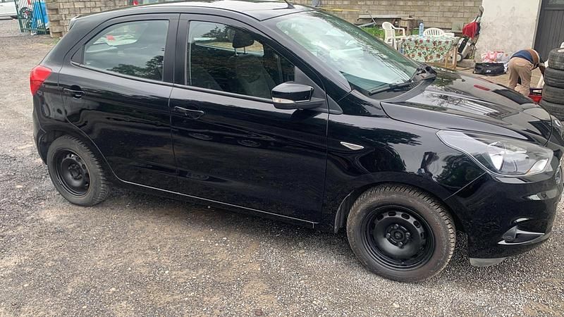Schwarz Gebraucht 2018 Ford Ka Plus Kleinwagen | 3.700 € - Bild 1/4