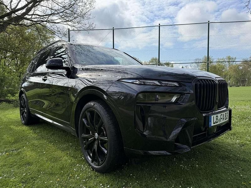 Schwarz Gebraucht 2023 BMW X7 M Sport SUV | 89.999 € (Fairer Preis) - Bild 1/4