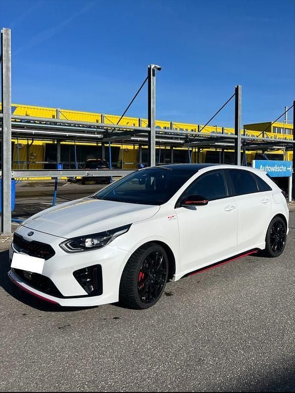 Weiß Gebraucht 2020 Kia Ceed GT Limousine | 20.700 € (Guter Preis) - Bild 1/4