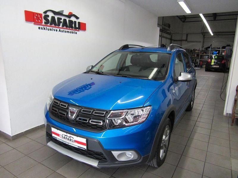 Blau Gebraucht 2017 Dacia Sandero Prestige SUV | 9.950 € (Fairer Preis) - Bild 1/4