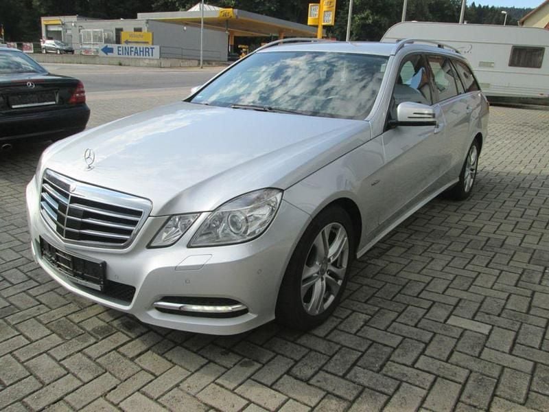 Gebraucht Mercedes E220 Avantgarde 170 PS (125 kW) 2011 Silber Kombi