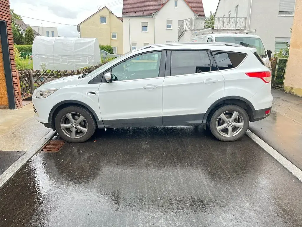 Gebraucht Ford Kuga Trend 150 PS (110 kW) 2013 Weiß SUV