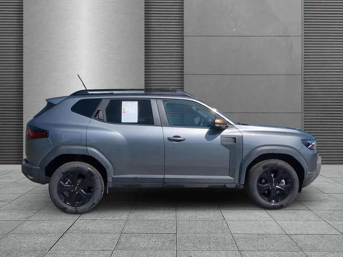 Neu Dacia Duster Extreme 154 PS (113 kW) 2026 Grau (dolomitgrau) SUV