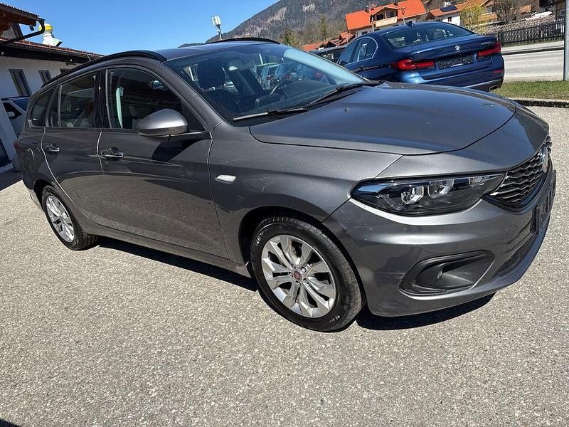 Gebraucht Fiat Tipo Lounge 120 PS (88 kW) 2017 Grau Kombi