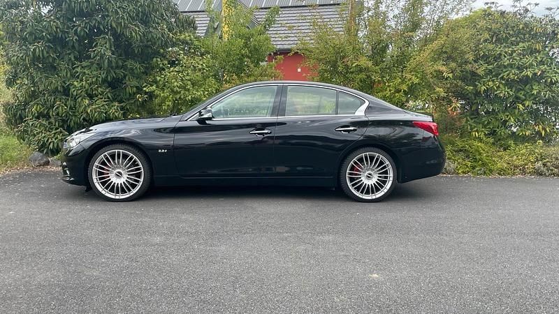 Schwarz Gebraucht 2016 Infiniti Q50 Limousine | 15.500 € - Bild 1/4