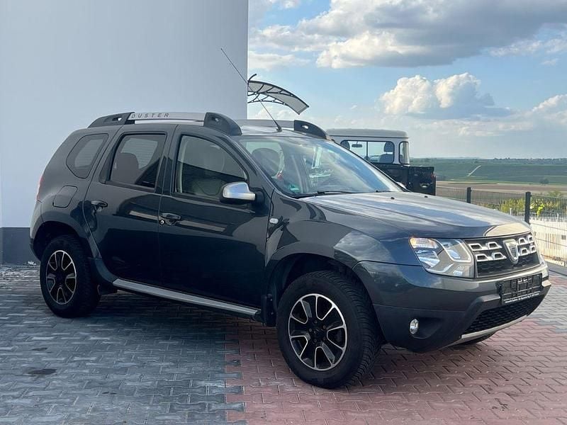 Grau Gebraucht 2017 Dacia Duster Prestige SUV | 13.900 € (Fairer Preis) - Bild 1/4
