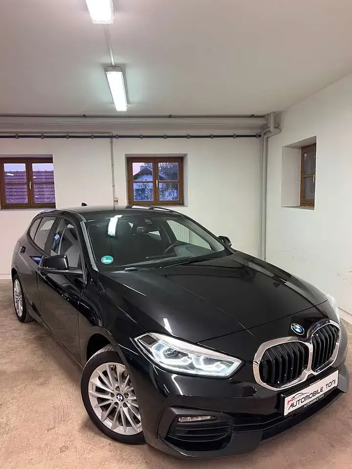 Gebraucht BMW 120 Advantage 190 PS (139 kW) 2023 Saphirschwarz metallic Kleinwagen