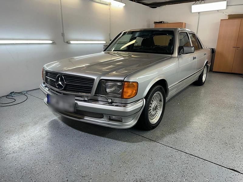 Silber Gebraucht 1985 Mercedes 380 Limousine | 12.000 € - Bild 1/4