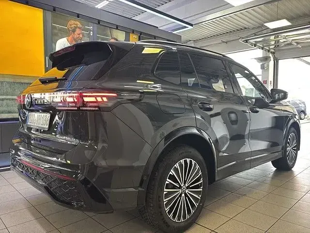 Gebraucht VW Tiguan R-line 150 PS (110 kW) 2025 Grau SUV