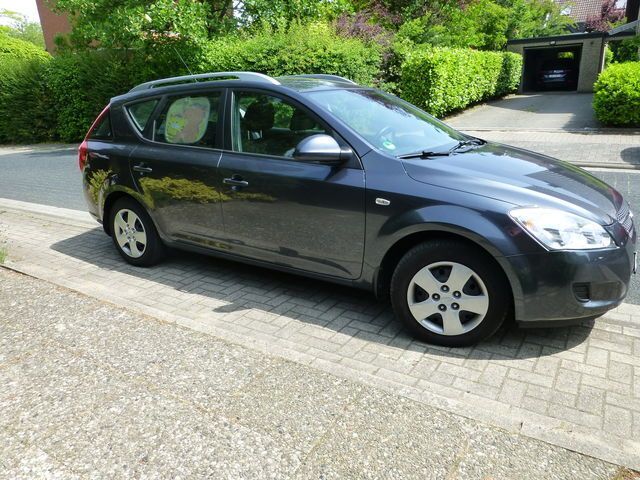 Gebraucht Kia Ceed 109 PS (80 kW) 2009 Grau metallic Kleinwagen