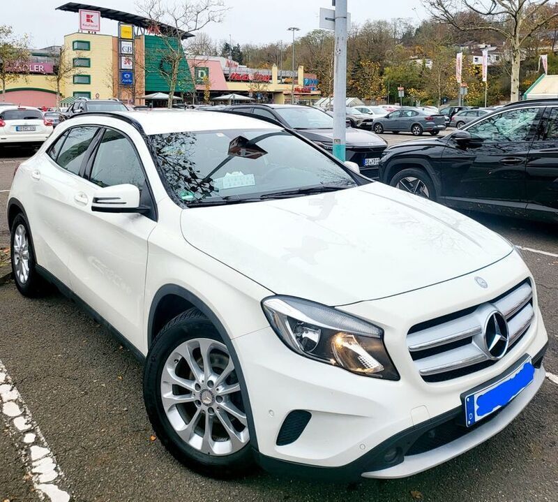 Weiß Gebraucht 2014 Mercedes GLA200 SUV | 13.500 € (Fairer Preis) - Bild 1/4