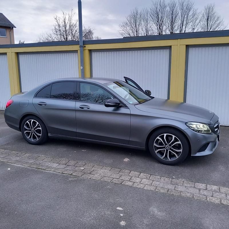 Grau Gebraucht 2020 Mercedes C300 Avantgarde Limousine | 25.950 € (Superpreis) - Bild 1/4