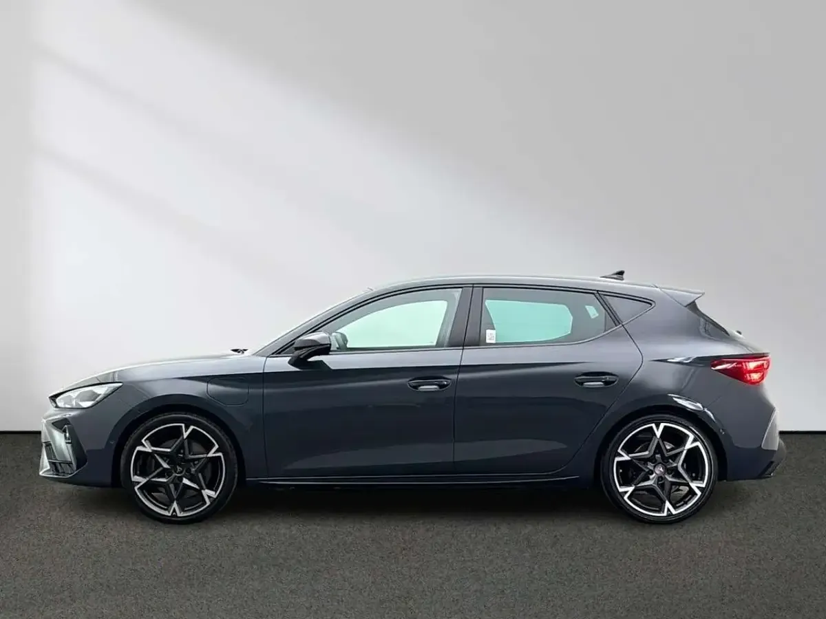 Nowe Cupra Leon VZ 272 KM (200 kW) 2026 Niebieski Sedan/Limuzyna