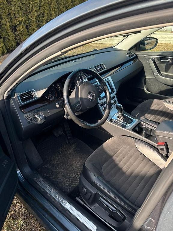 Gebraucht VW Passat Exclusive 160 PS (117 kW) 2012 Blau Limousine