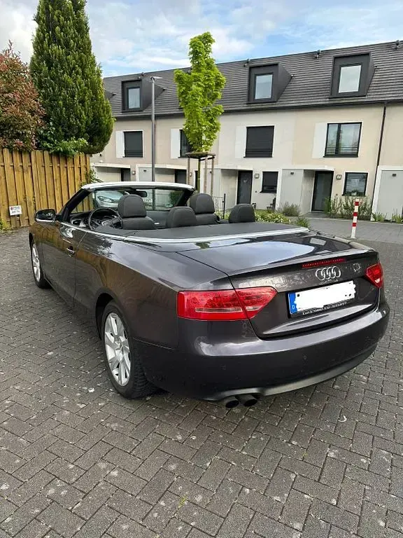 Gebraucht Audi A5 Cabriolet Design 177 PS (130 kW) 2011 Violett Cabrio