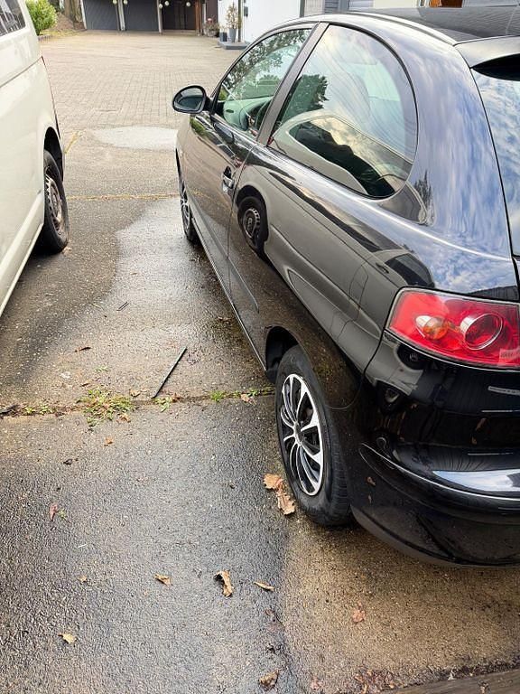 Second-hand Seat Ibiza Reference 75 CP (55 kW) 2005 Negru Hatchback