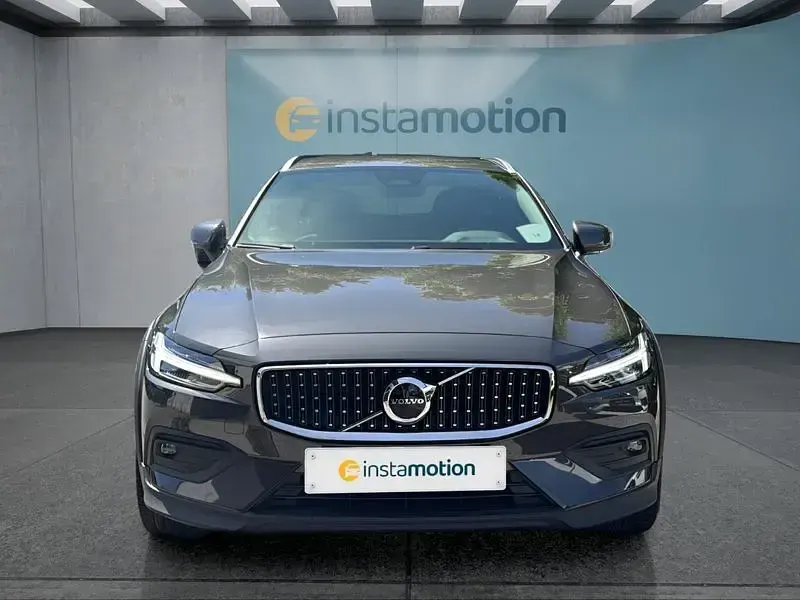 Gebraucht Volvo V60 CC 197 PS (144 kW) 2024 Grau Kombi