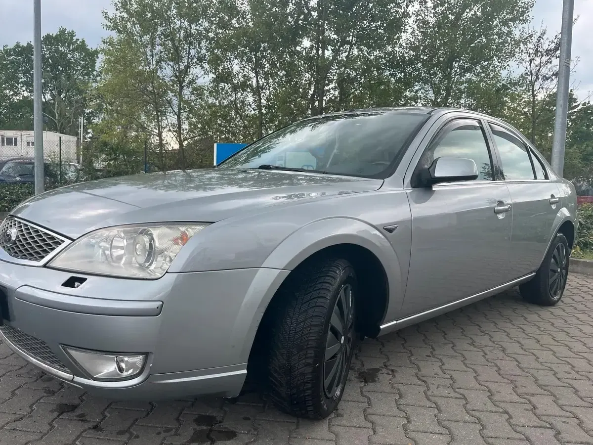 Gebraucht Ford Mondeo 140 PS (102 kW) 2005 Silber Limousine