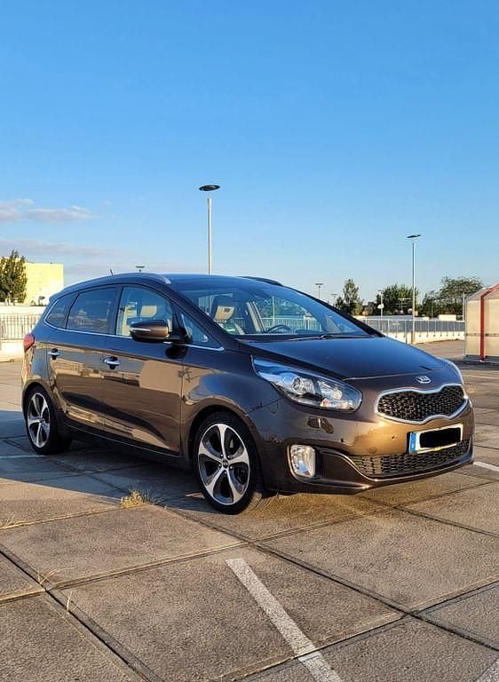 Braun Gebraucht 2013 Kia Carens Spirit Van / Kleinbus | 9.600 € (Etwas zu teuer) - Bild 1/4
