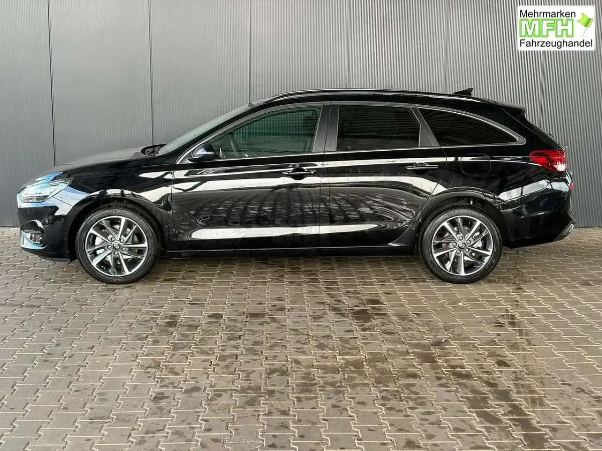 Neu Hyundai i30 Comfort 140 PS (102 kW) 2025 Abyss black Kombi