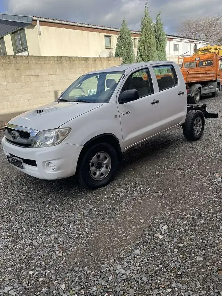 Gebraucht Toyota HiLux 144 PS (105 kW) 2011 Weiß Pickup