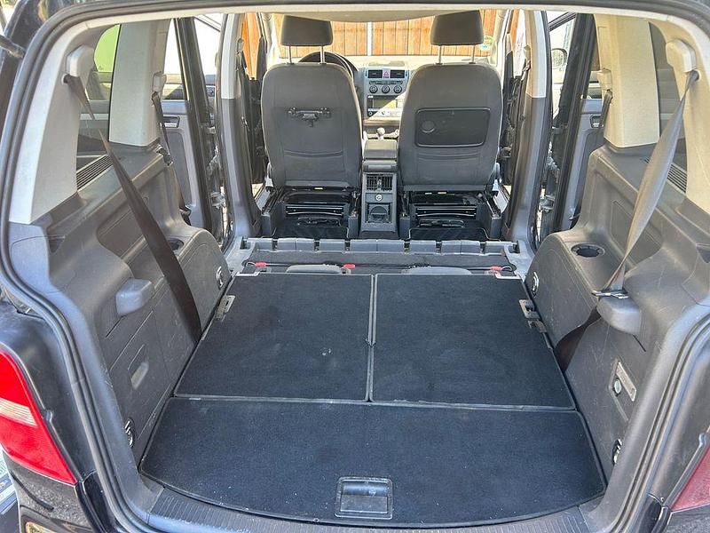 Schwarz Gebraucht 2009 VW Touran Trendline Van / Kleinbus | 2.650 € (Fairer Preis) - Bild 1/4