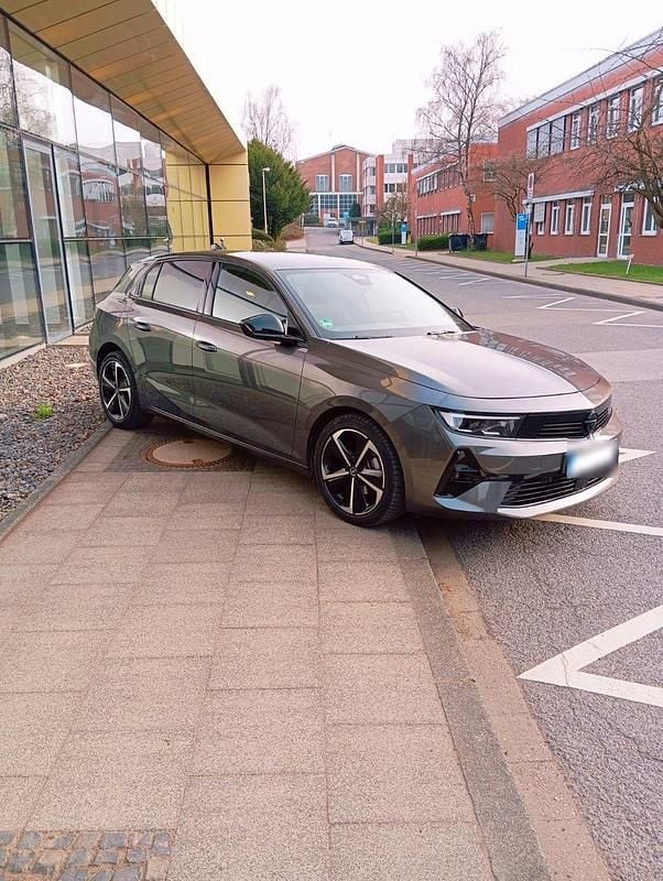 Gebraucht Opel Astra 131 PS (96 kW) 2024 Grau Limousine