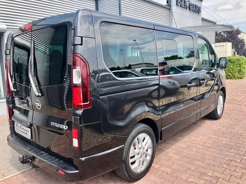 Gebraucht Opel Vivaro 125 PS (91 kW) 2017 Schwarz Van / Kleinbus